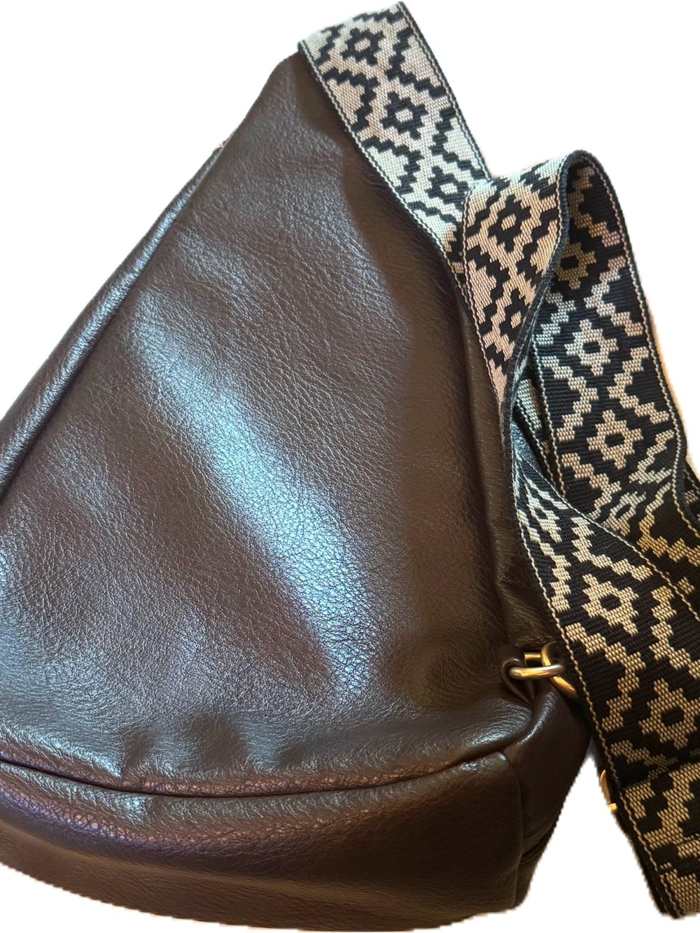 Jessica Simpson Brown Sling Bag Geometric Strap Gold Hardware Zip Lined Medium - Picture 2 of 5